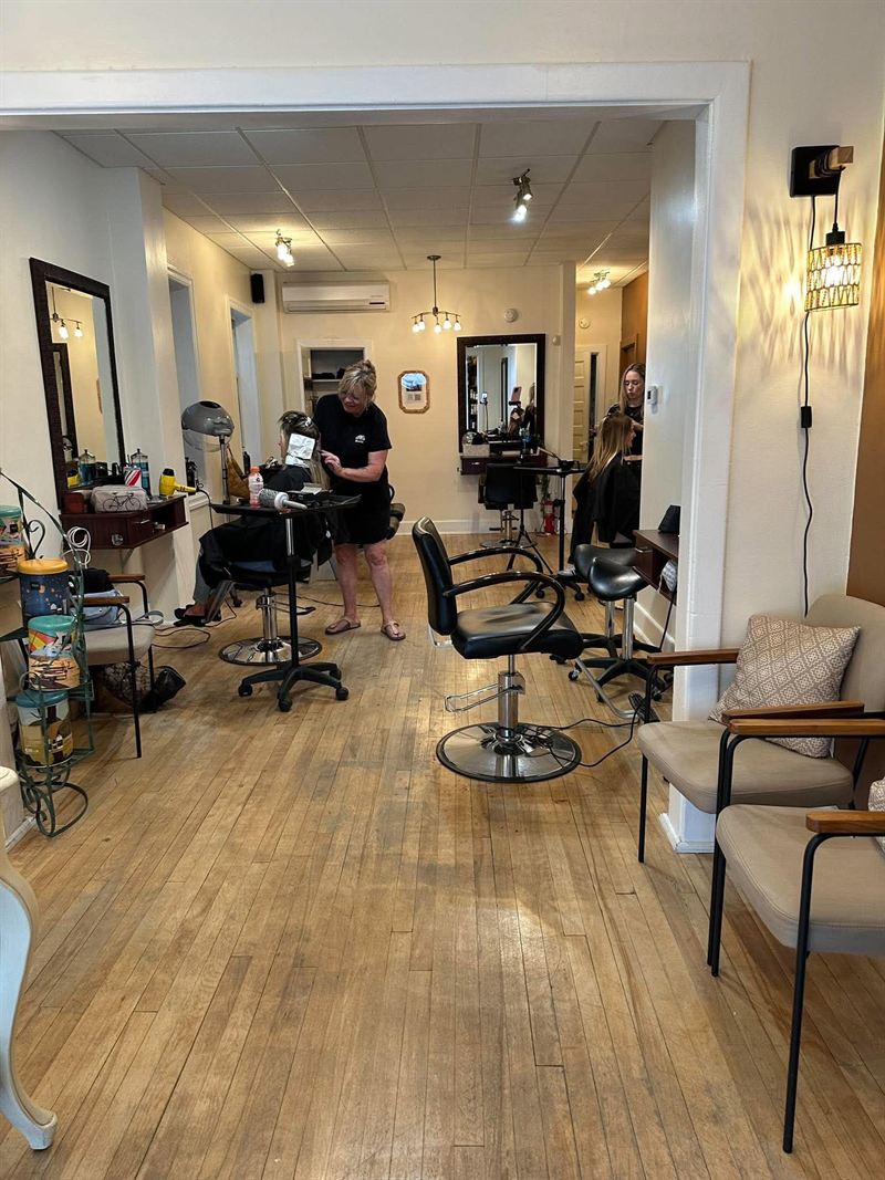 The salon at Fresh Salon Beechwood, view 5